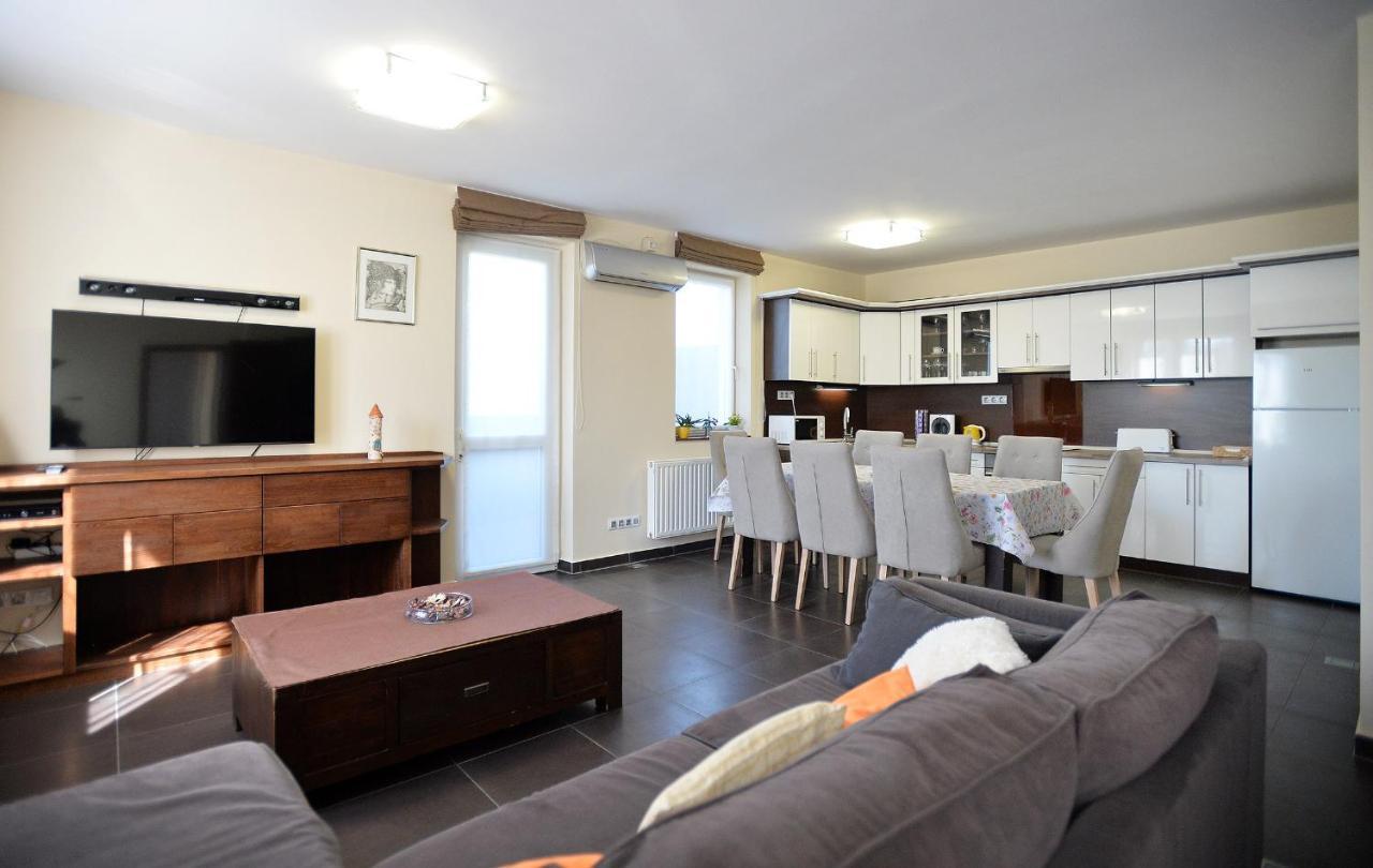 Family Deluxe Apartments Eger Zewnętrze zdjęcie